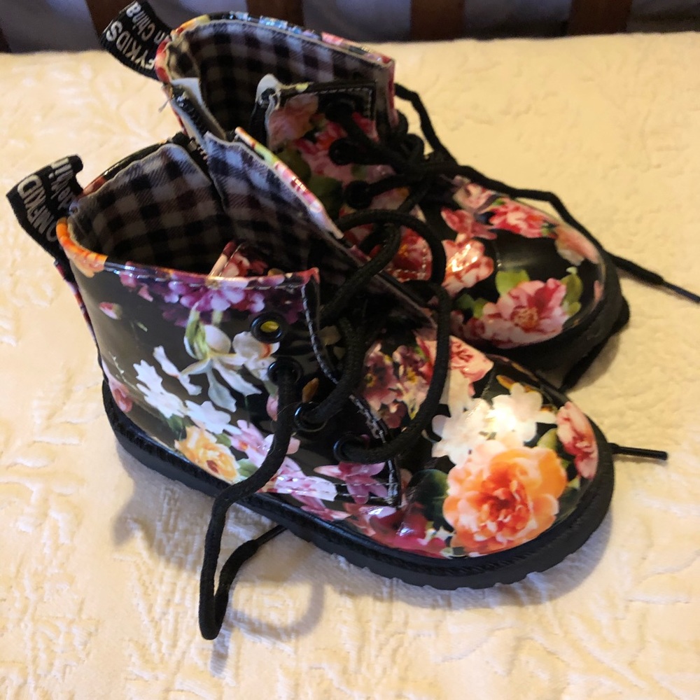 Flower rain boots toddler size 8